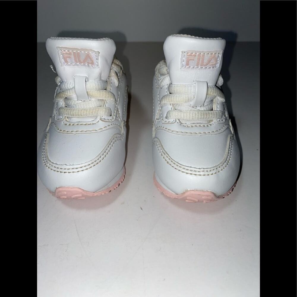 FILA GIRLS SNEAKER SIZE 5